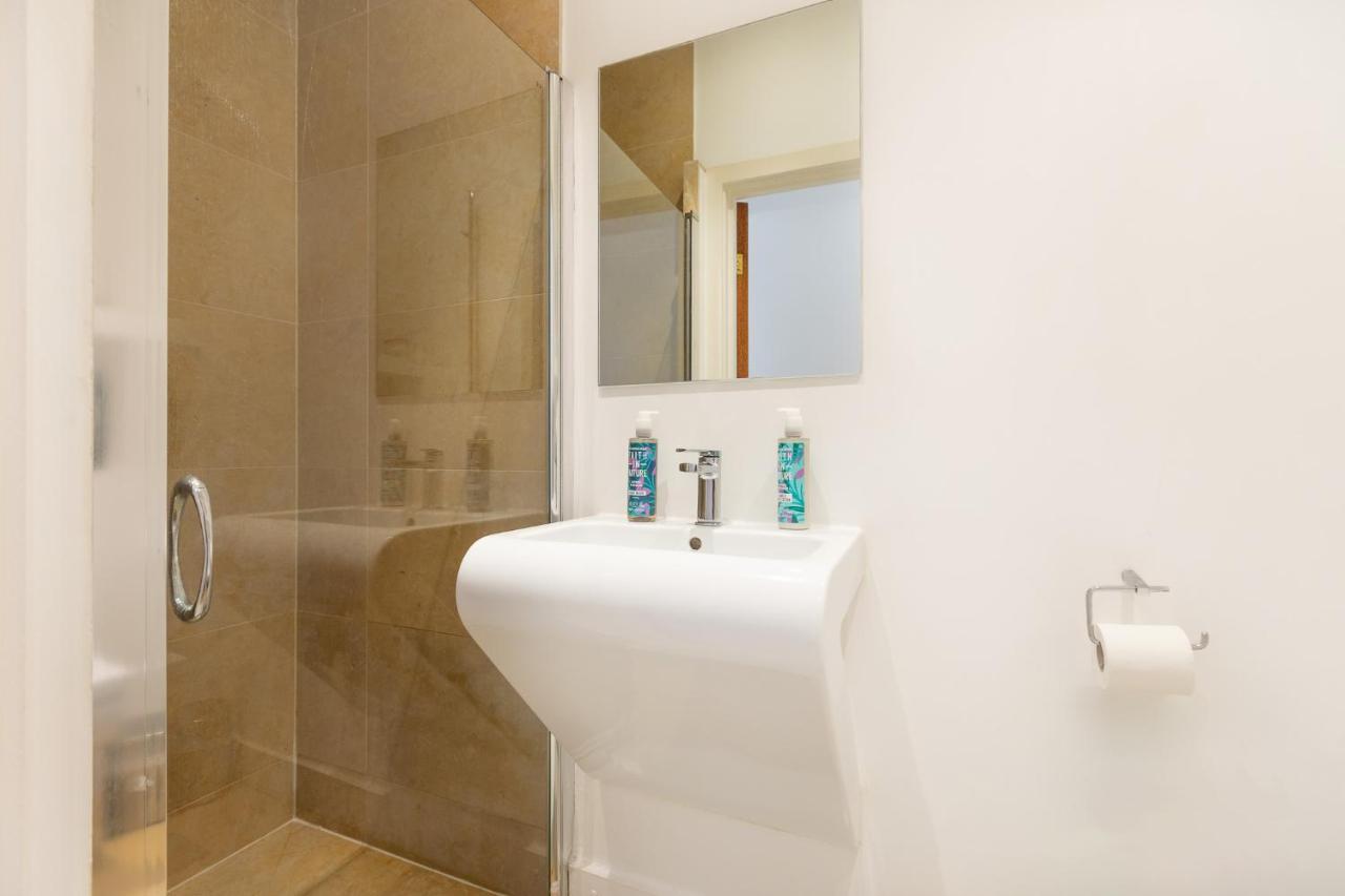 Stunning 2br Flat W2 Patio In Kensington Apartamento *