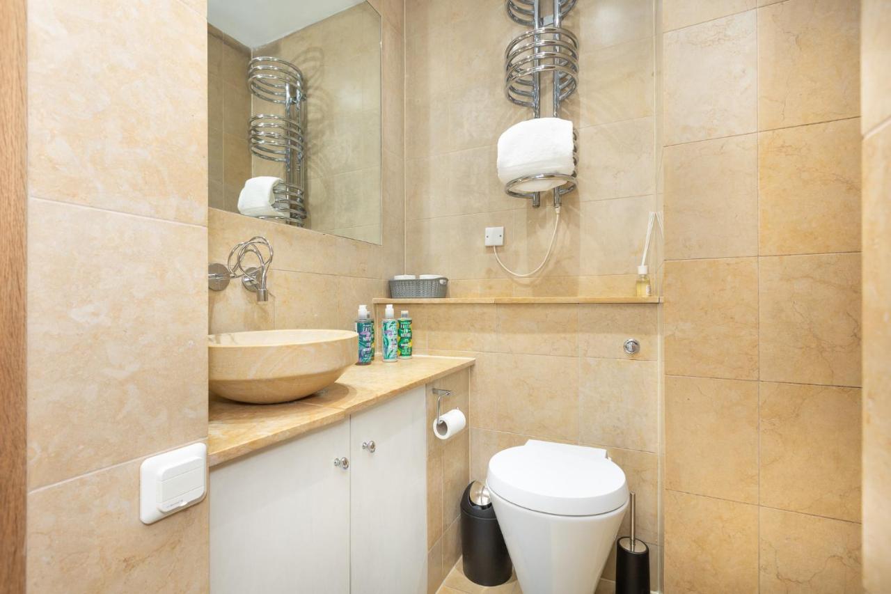 Stunning 2br Flat W2 Patio In Kensington Apartamento *