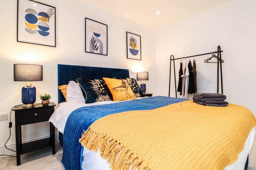 Rare 1 Bed Flat Close To Station - 10mins To London