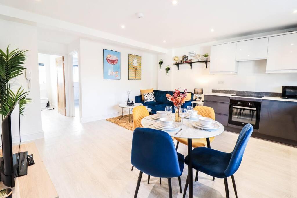 Rare 1 Bed Flat Close To Station - 10mins To *