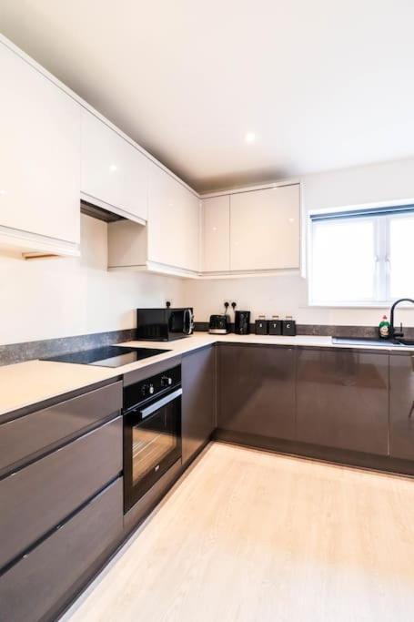 Rare 1 Bed Flat Close To Station - 10mins To