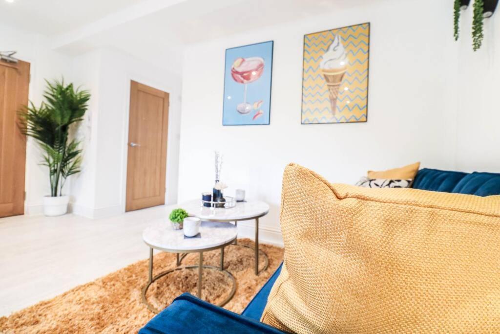Rare 1 Bed Flat Close To Station - 10mins To * London