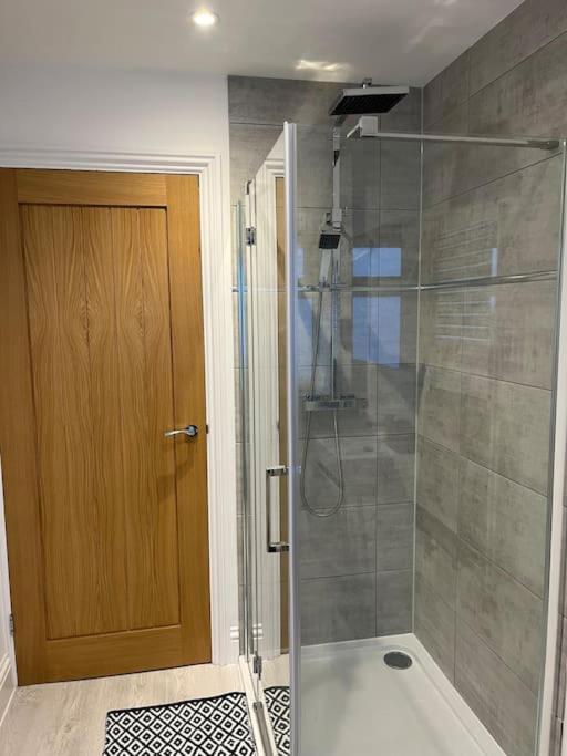 Rare 1 Bed Flat Close To Station - 10mins To London