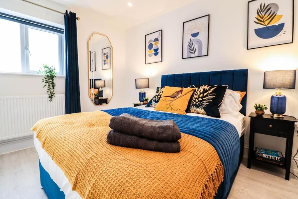 Rare 1 Bed Flat Close To Station - 10mins To Apartment *