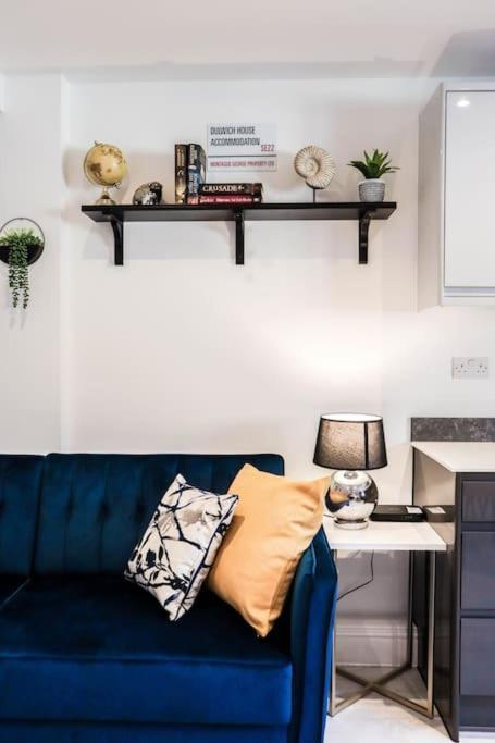 Rare 1 Bed Flat Close To Station - 10mins To *