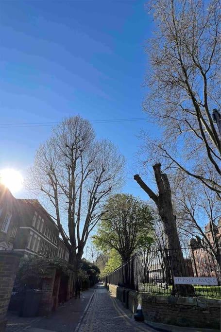 Peaceful Bright City Hide Away With Parking * London