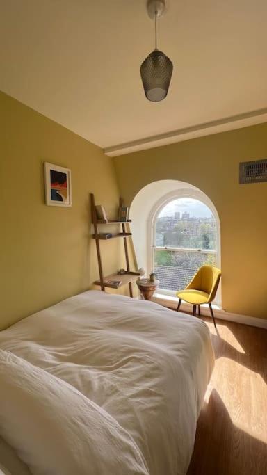 Peaceful Bright City Hide Away With Parking * London