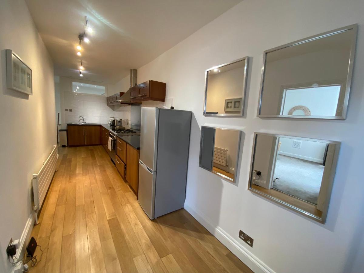 Fantastic Spacious Garden Flat With Own Private Entrance * London
