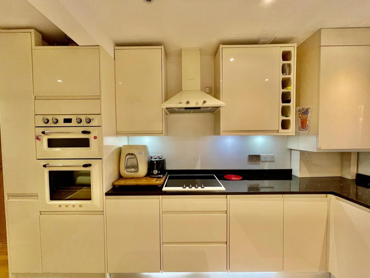 Villa Luxury 4 Bedroom House With 4 Bathrooms - Elizabeth Line & Acton Stations At Walking Distance *