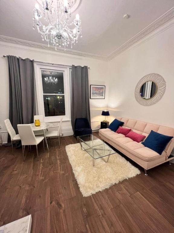 Iconic One Bed In Chiswick Londres