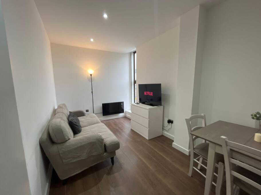 Apartamento Flat 2, 417 Fulham, 2 Bedroom, 1 Bathroom Flat Londres