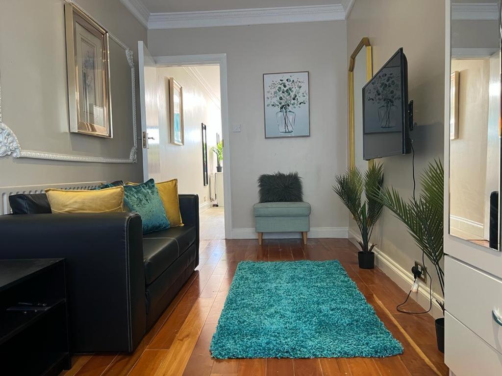 Jan's Haven , Lovely One Bed Flat With 2beds And Free Parking Apartamento