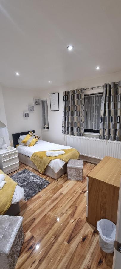 Beautiful With Free On Street Parking In Sydenham London