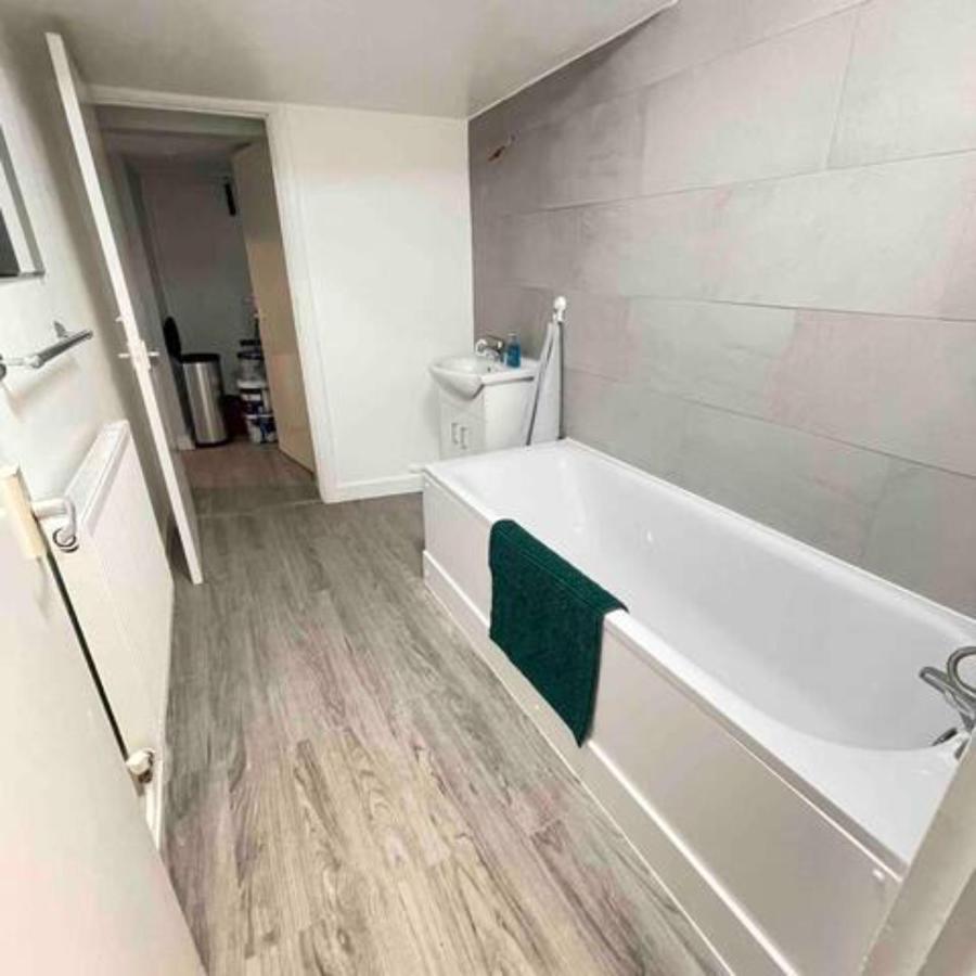 - Close To Kings Cross! *