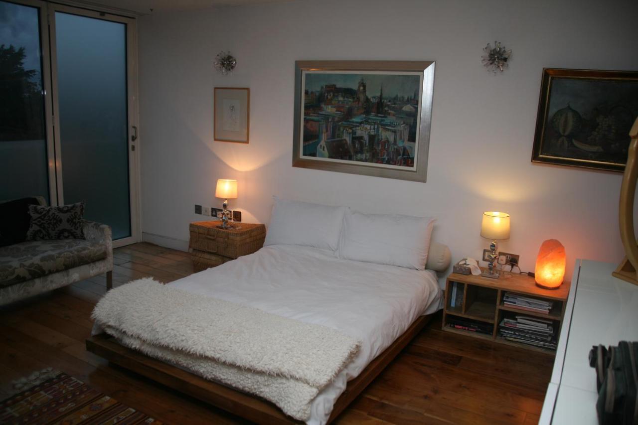Privatunterkunft Studio For 3 With A Private Balcony In A Cubic House With Outside Pool *