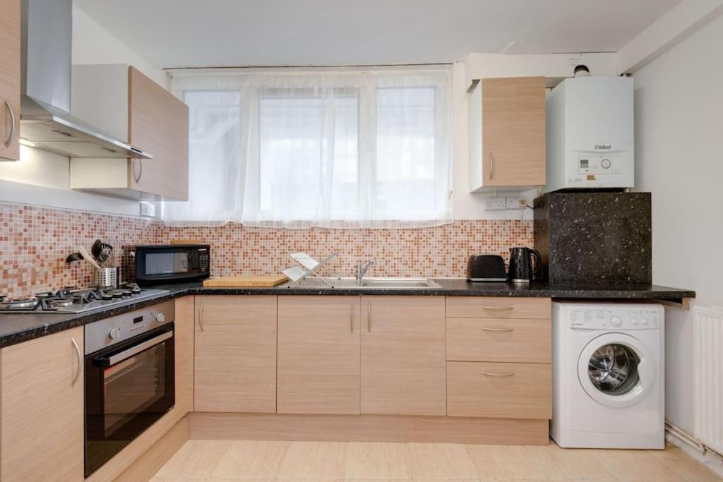 Lovely 3bed Split Level Flat With Outside Space Apartment