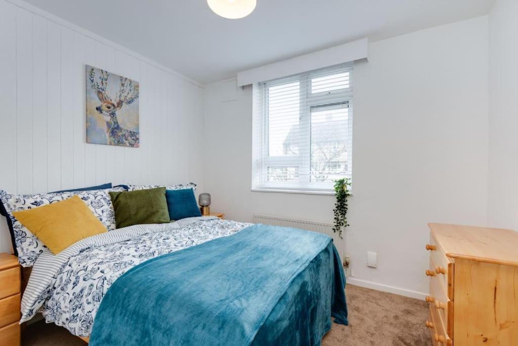 Lovely 3bed Split Level Flat With Outside Space