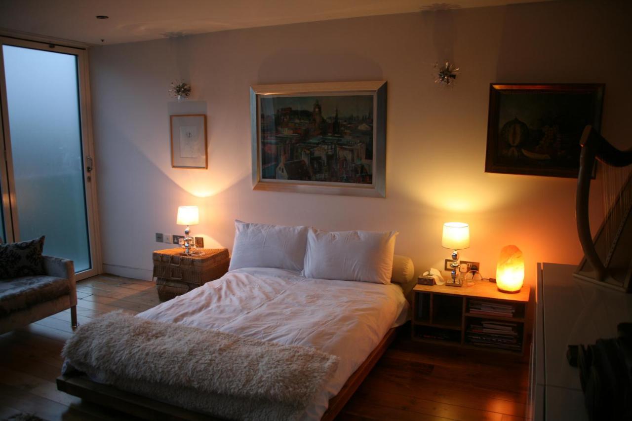 Privatunterkunft Studio For 3 With A Private Balcony In A Cubic House With Outside Pool *