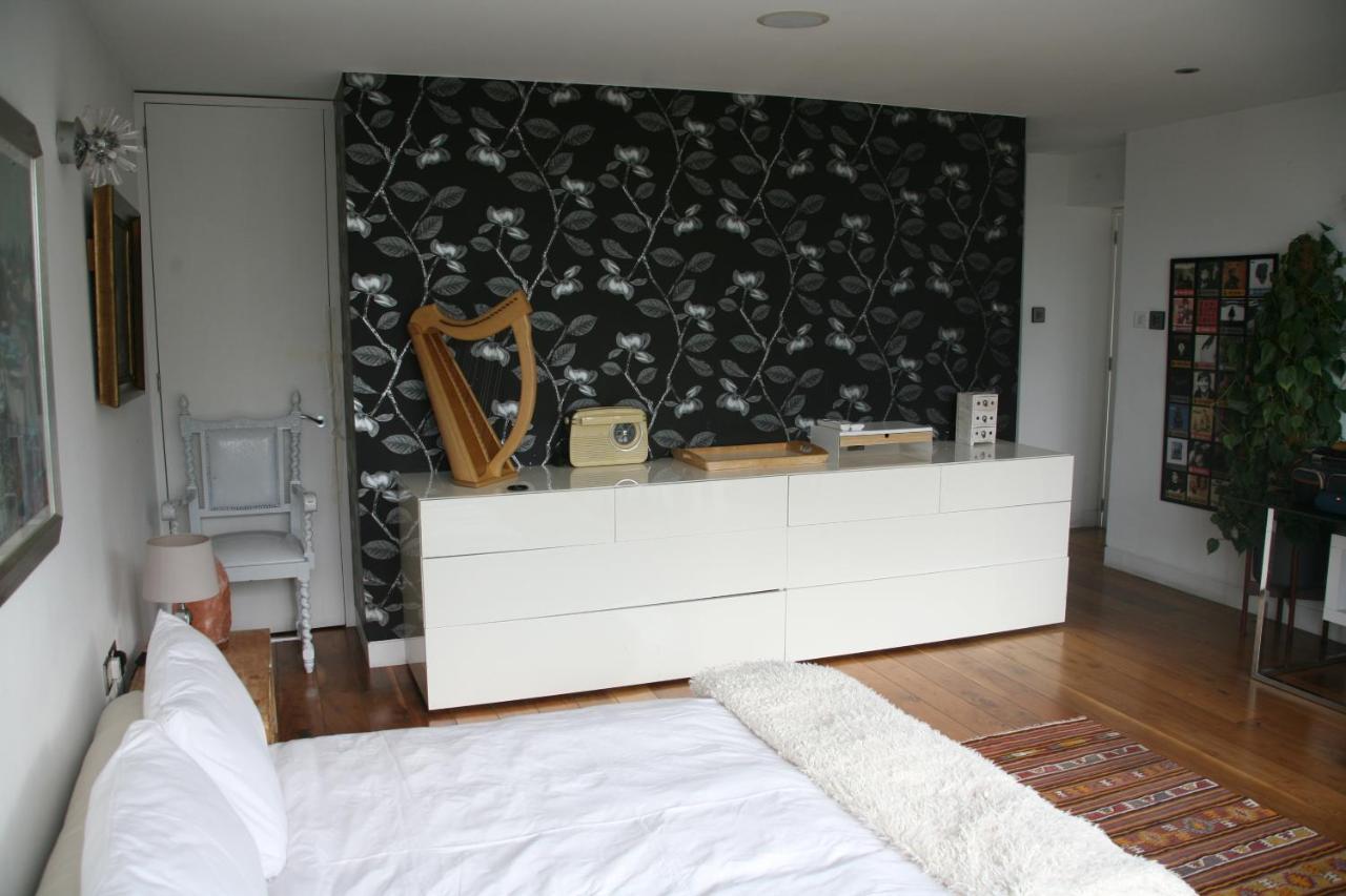 Privatunterkunft Studio For 3 With A Private Balcony In A Cubic House With Outside Pool