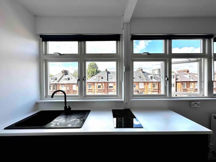 Cozy Near Regent's Park N9 Apartamento Londres