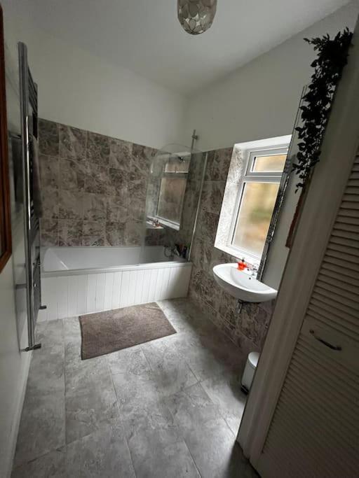 Apartamento 3 Bed Ground Floor Flat *