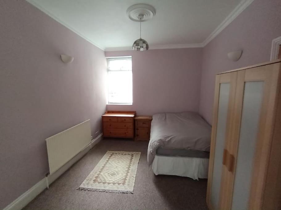 Apartamento 3 Bed Ground Floor Flat Londres