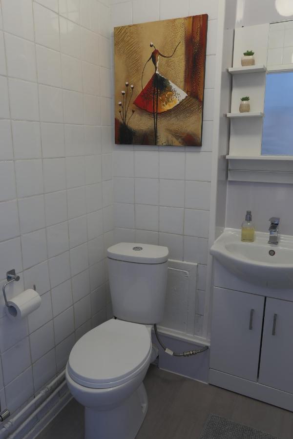 Self Contained 2 Bedroom Flat In Southwark Apartment