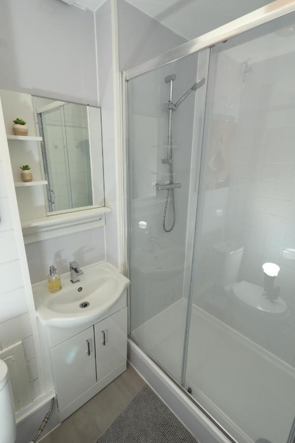 Self Contained 2 Bedroom Flat In Southwark London