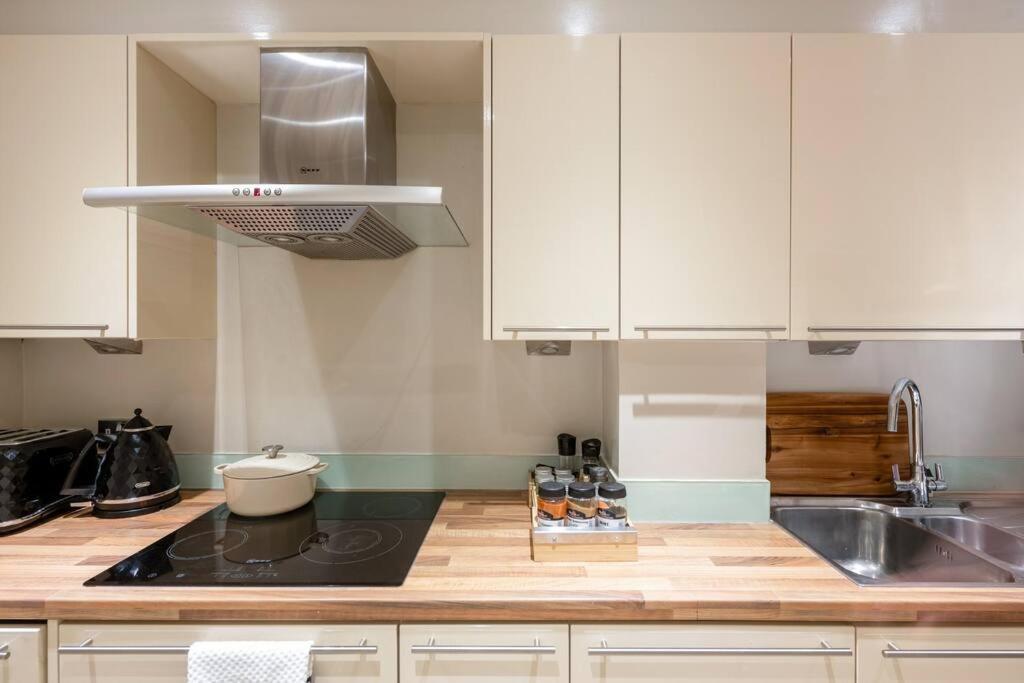 Beaufort Gardens In Knightsbridge Apartment *