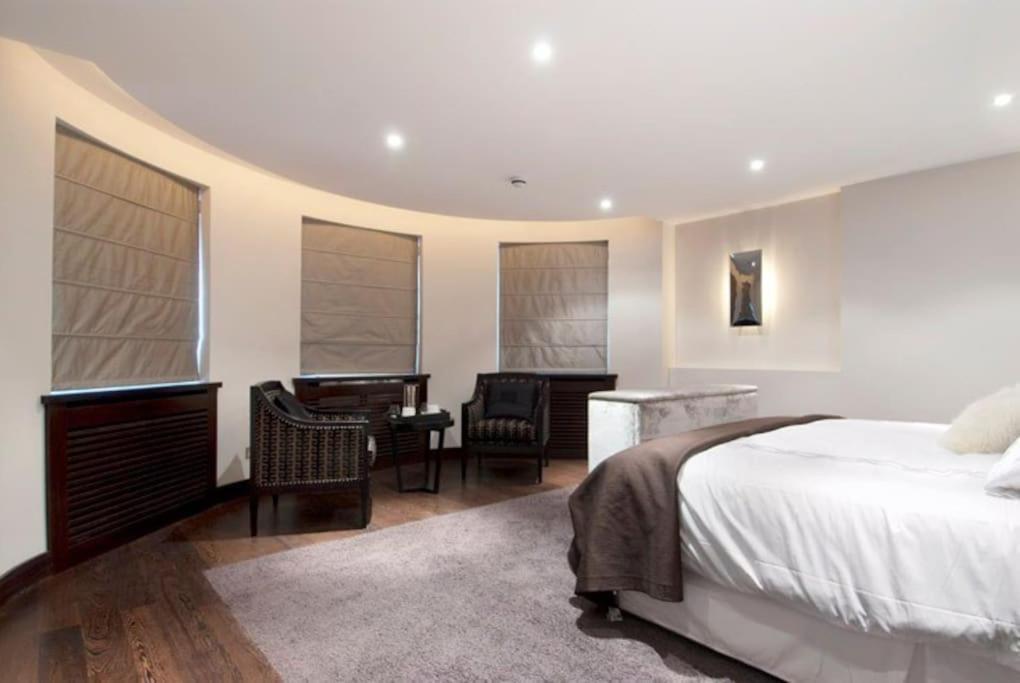 Mayfair Penthouse With Rooftop Facing Hyde Park Apartment London