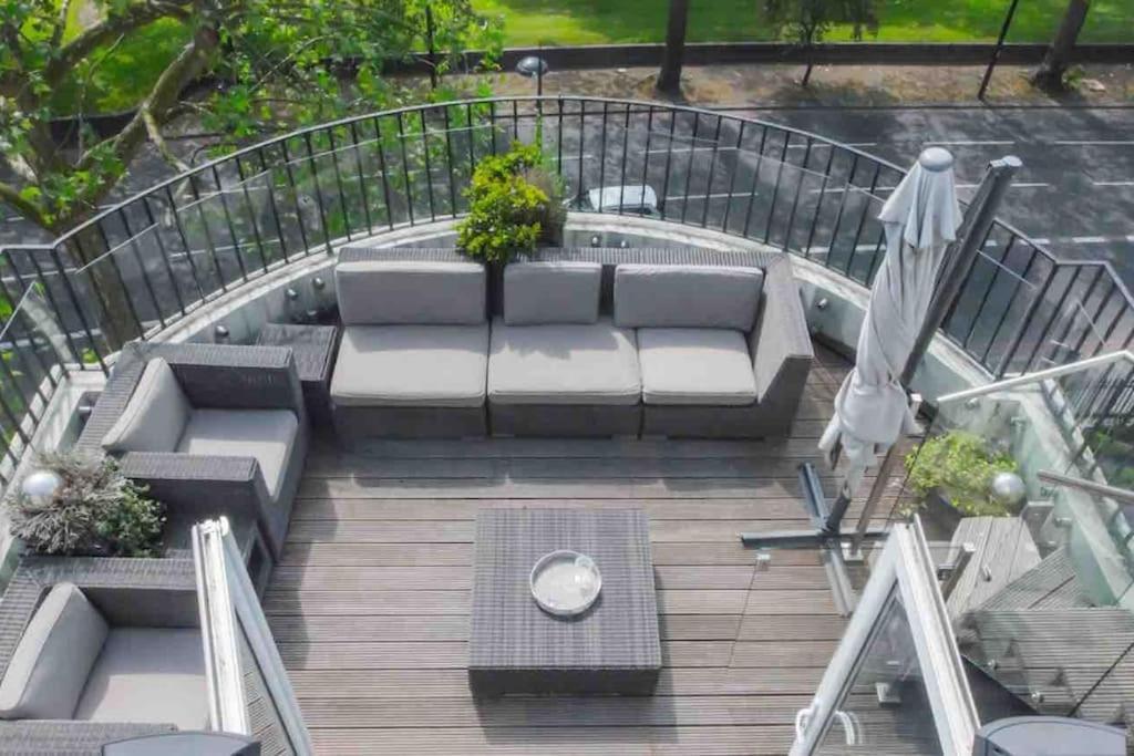 Mayfair Penthouse With Rooftop Facing Hyde Park Apartment