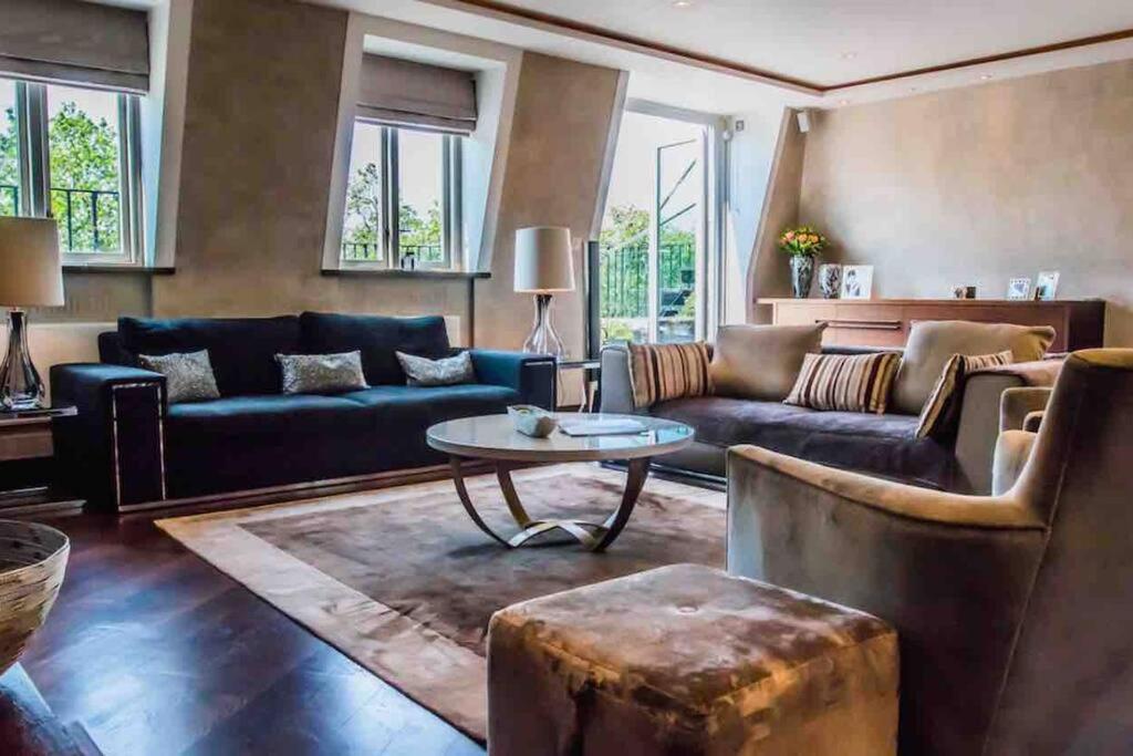 Mayfair Penthouse With Rooftop Facing Hyde Park Apartment