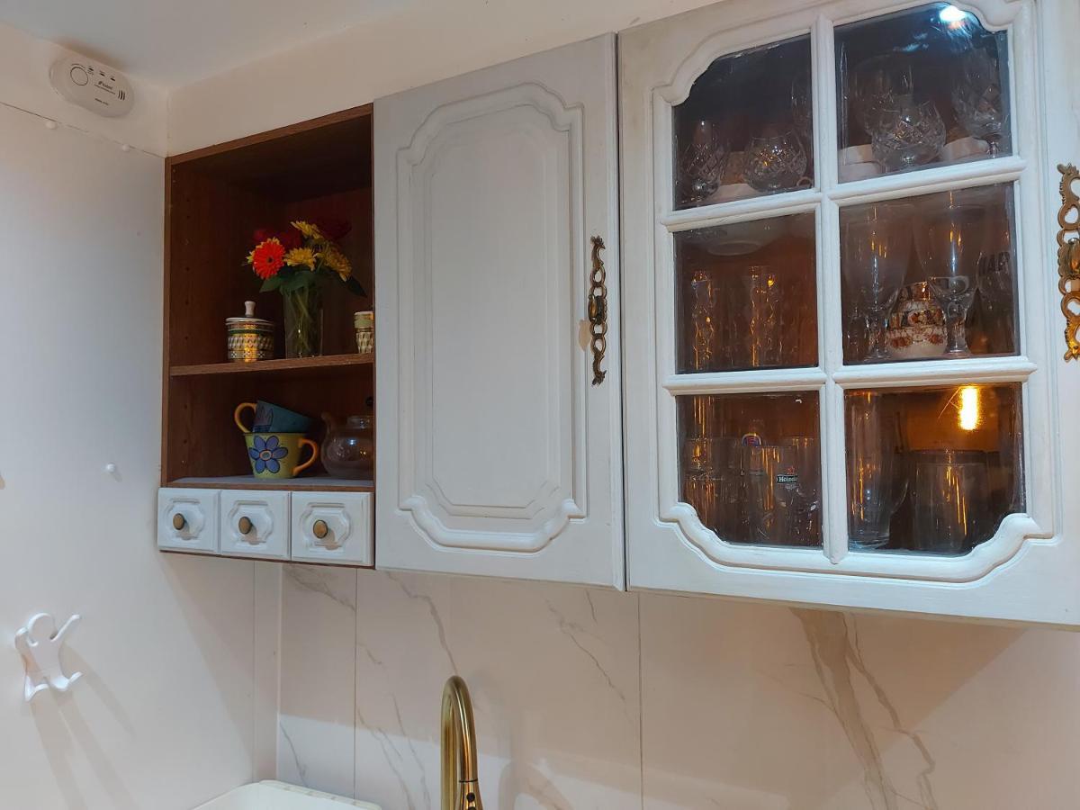 Free Parking - 4 Bed - 3 Bath - Sofa Bed - Digital Lock Entry Holiday home London