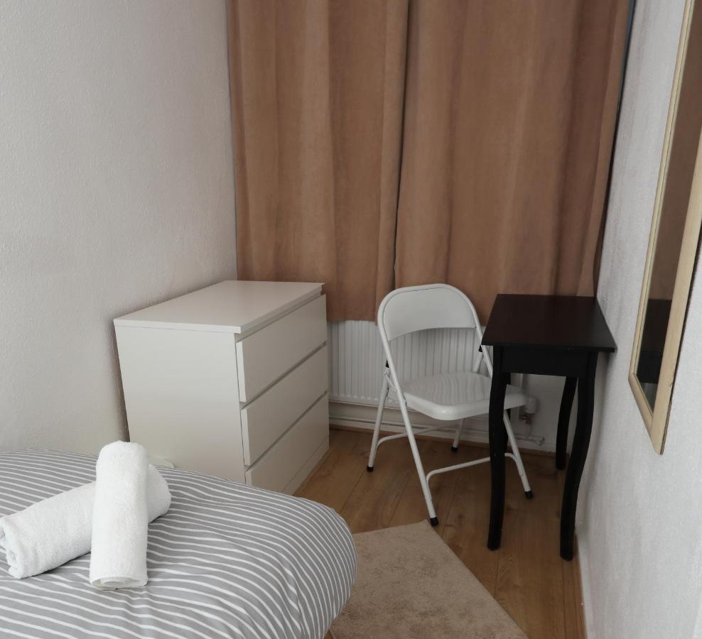 Self Contained 2 Bedroom Flat In Southwark * London