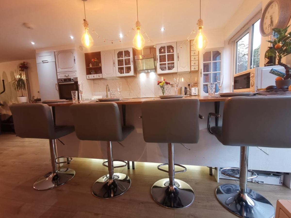 Free Parking - 4 Bed - 3 Bath - Sofa Bed - Digital Lock Entry London