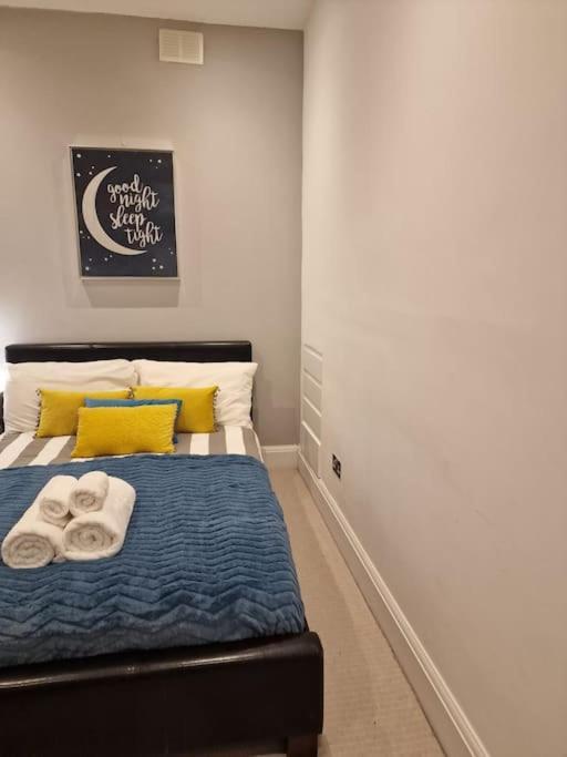 Quintessentially 'london' Flat * London