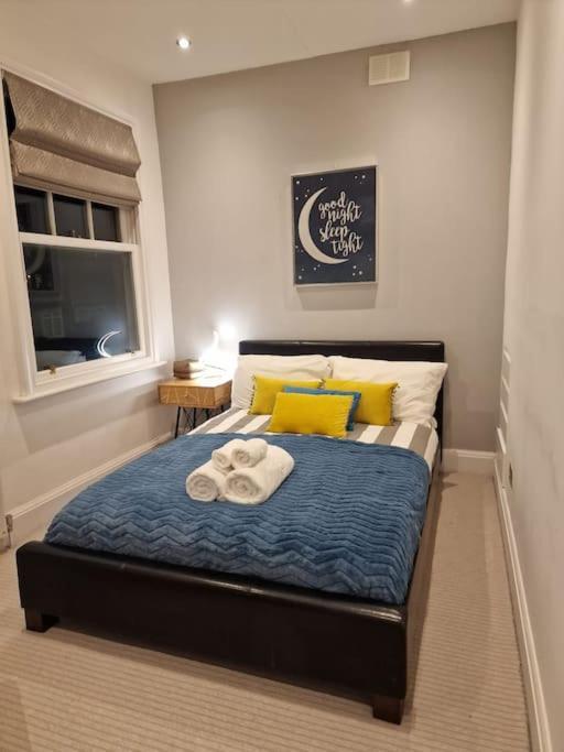 Quintessentially 'london' Flat *