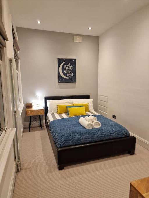 Quintessentially 'london' Flat *