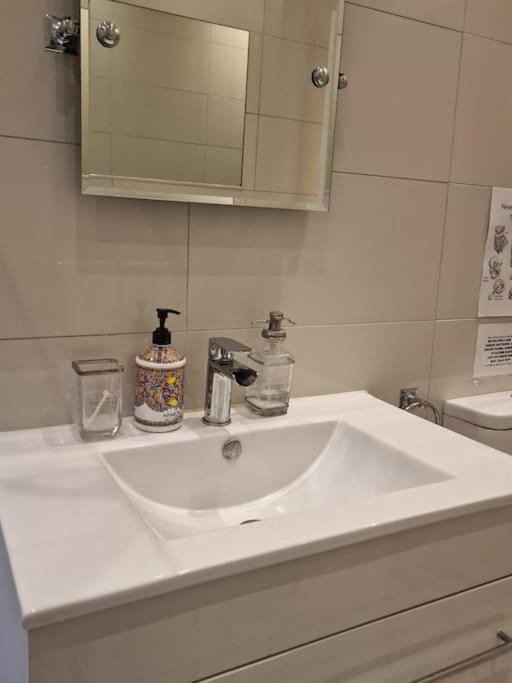 Quintessentially 'london' Flat Apartment London