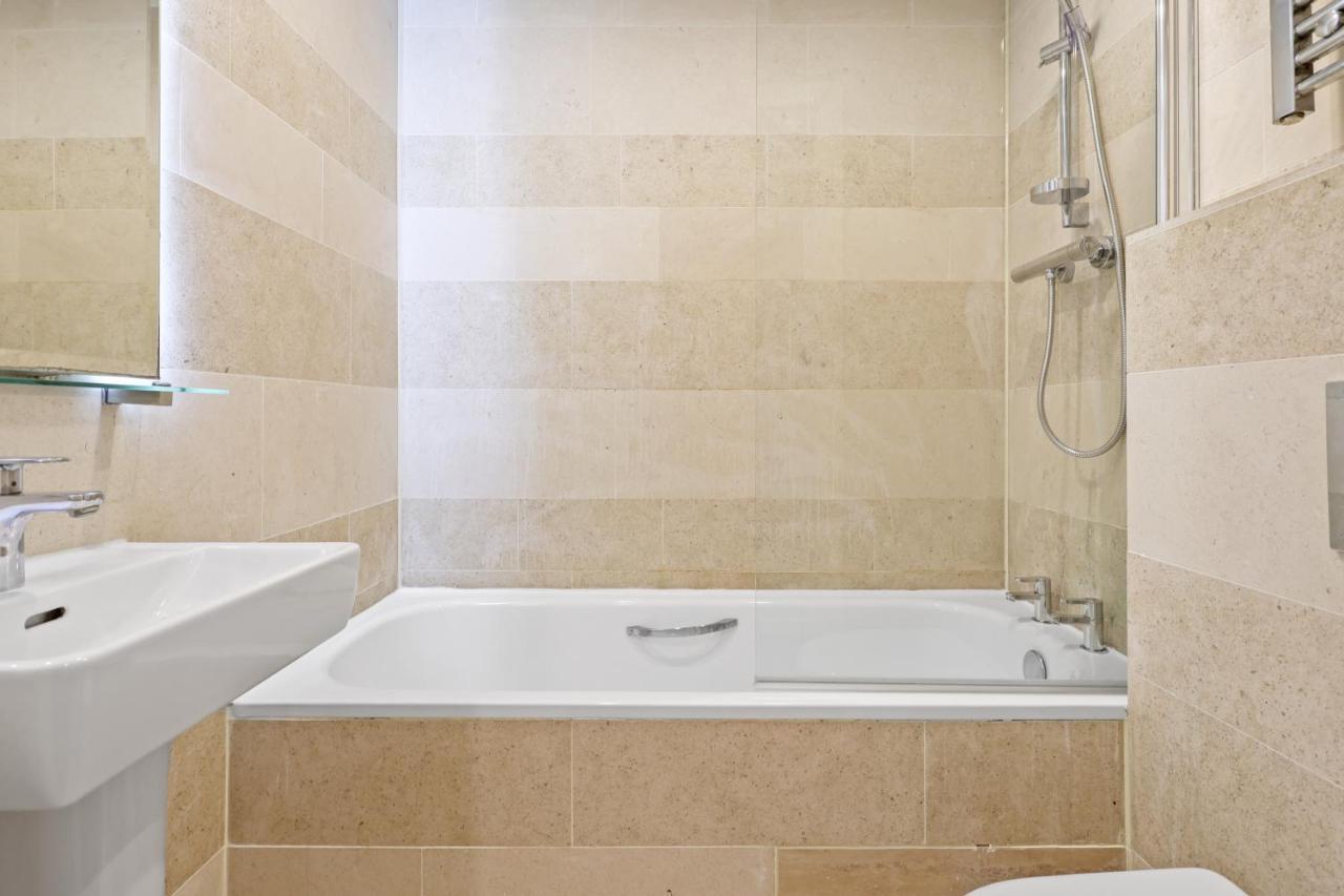 Spacious 1 Bedroom Flat Apartamento *