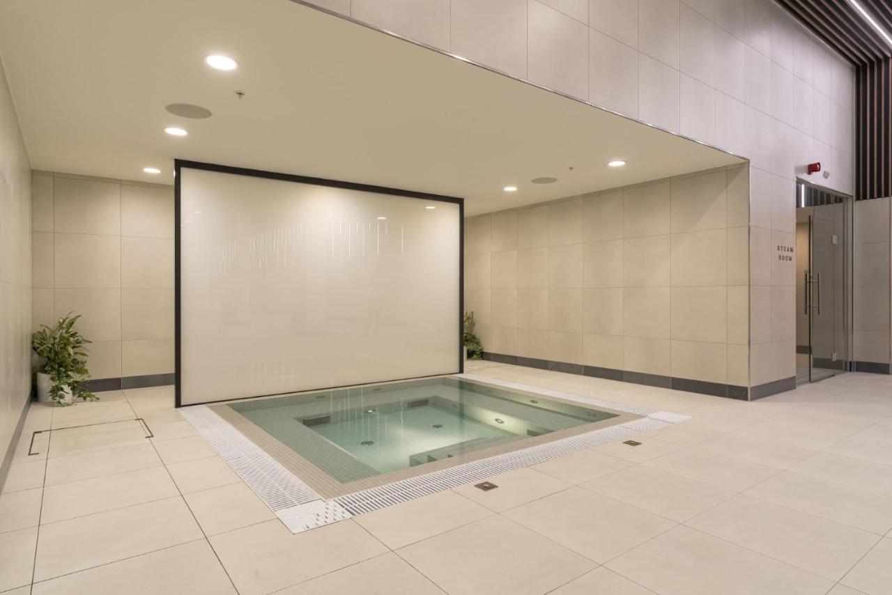 One And Two Bedroom At Coppermaker Square In Lively Stratford Aparthotel Londres