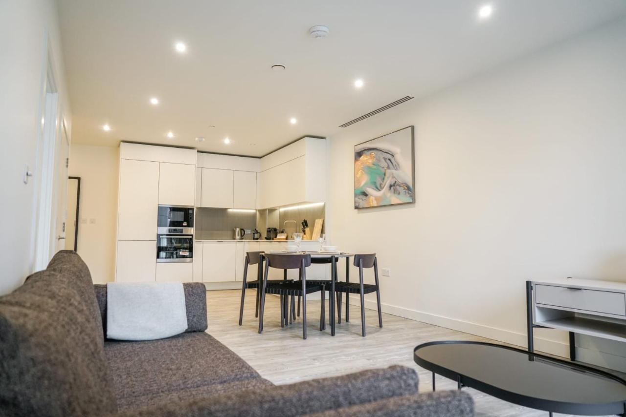 One And Two Bedroom At Coppermaker Square In Lively Stratford Aparthotel Londres