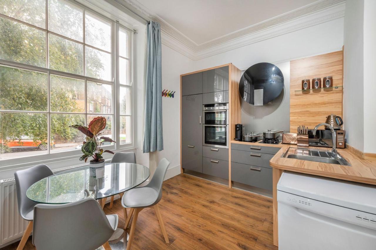 Spacious Two Bedroom In Camden Londres