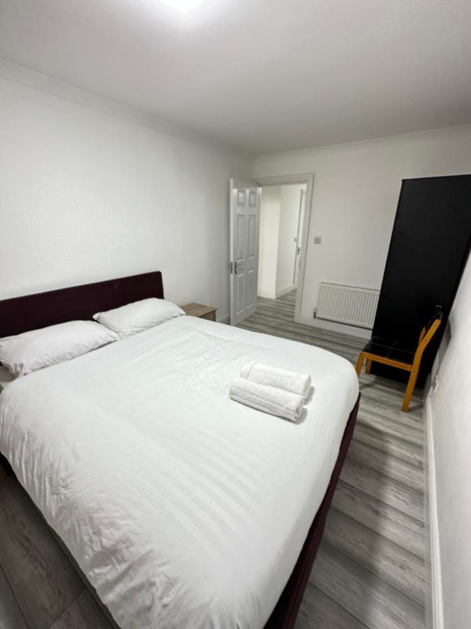 3 Bedroom Bayswater Apartment