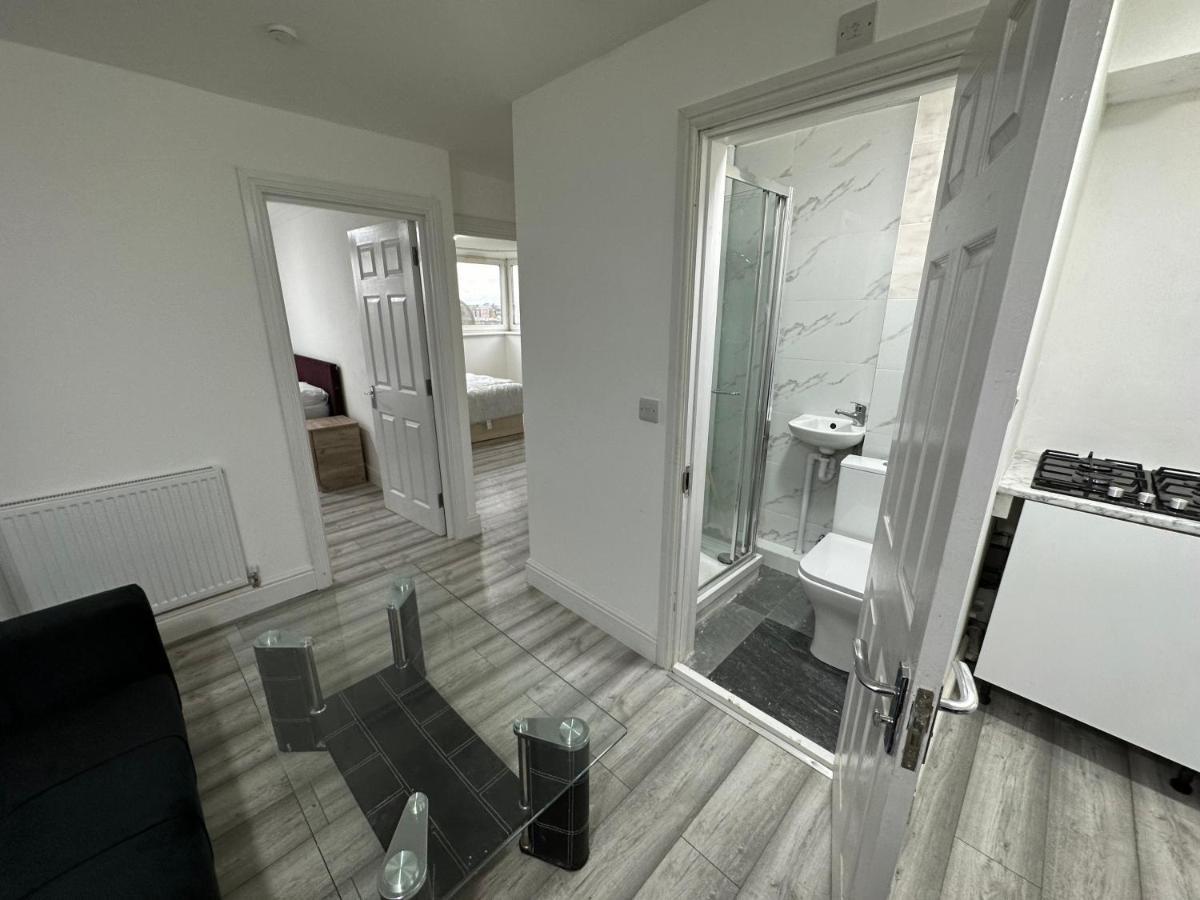3 Bedroom Bayswater Apartment London