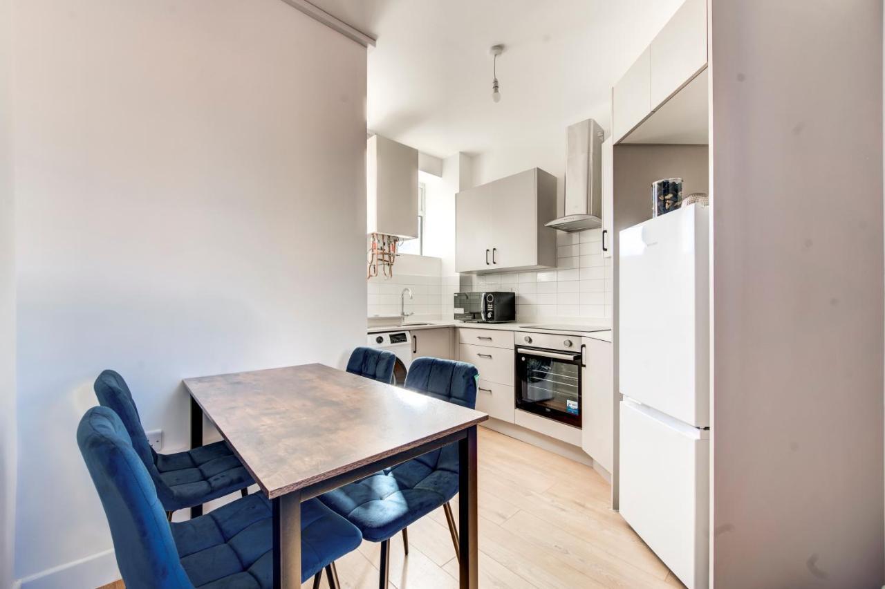 Apartment 2 Bedroom In Brixton With Wi-fi *