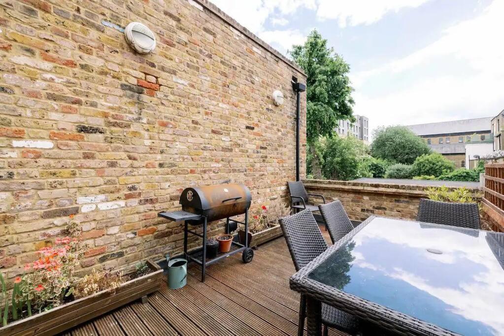 Bright And Quiet 2-bed 2-bath With Great Patio Apartamento