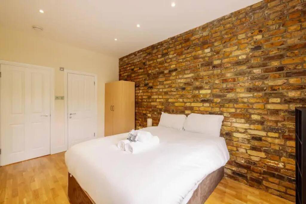 Bright And Quiet 2-bed 2-bath With Great Patio Londres