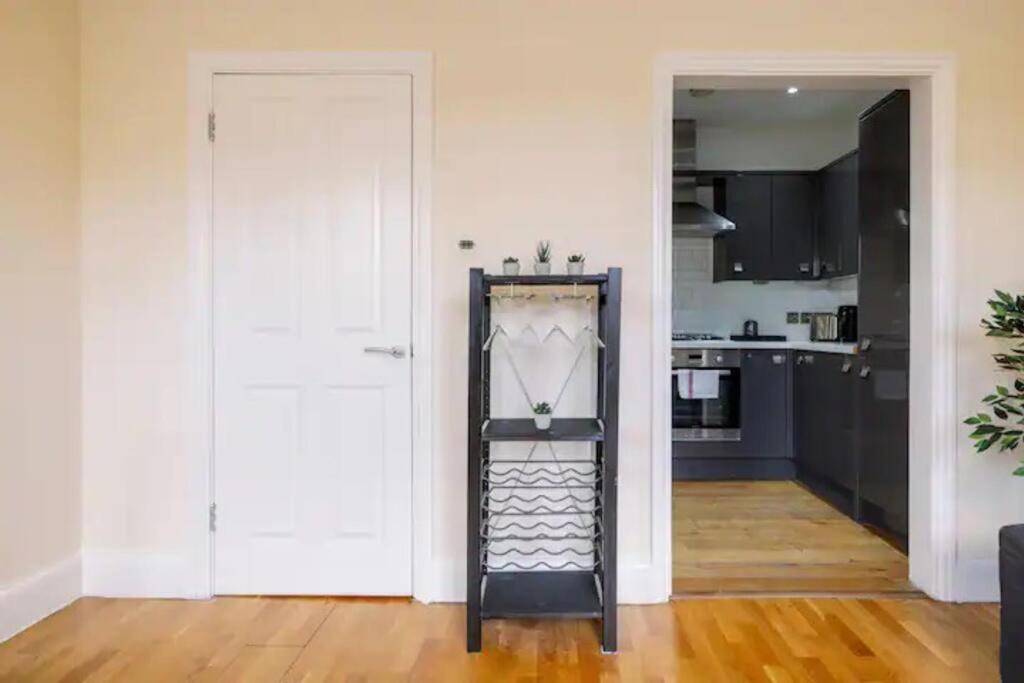 Bright And Quiet 2-bed 2-bath With Great Patio Apartamento Londres