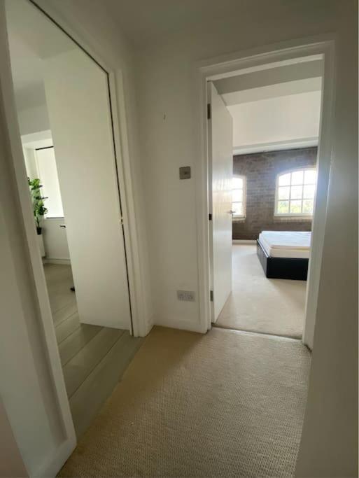 Apartment Luxury Artistic 2 Bedroom W/balcony-great Location London